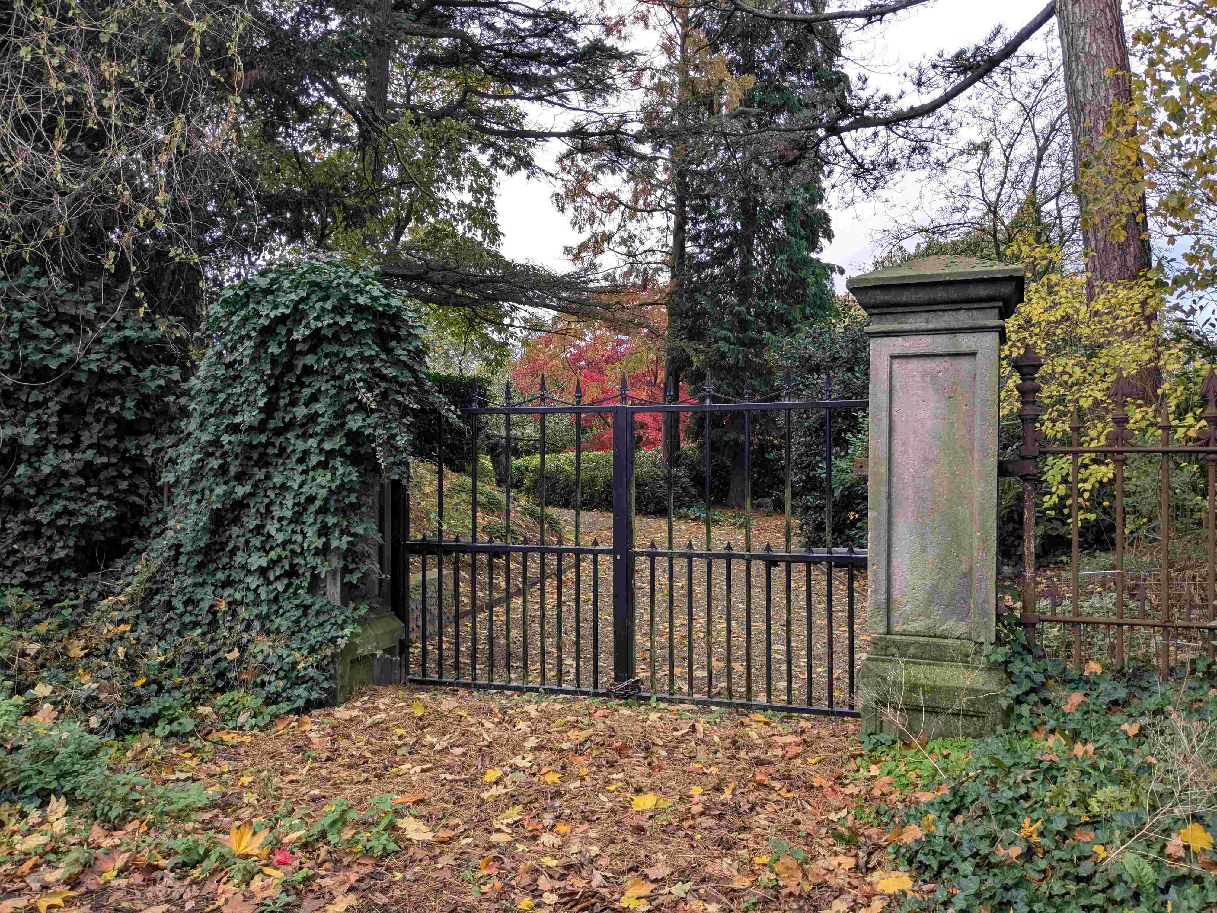 Hankelow House gateposts in Hall Lane